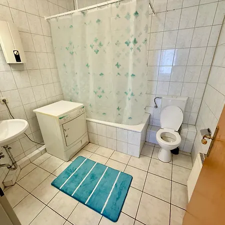 Evelins Haus Monteur Und Familienwohnung Apartmán